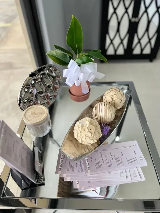 https://cdn.salonspotlight.com/photos/f4lKzqgQXuvrQxXgl5S8/fde7124c-ad14-4e39-9651-2dd44dcc239e_720x720