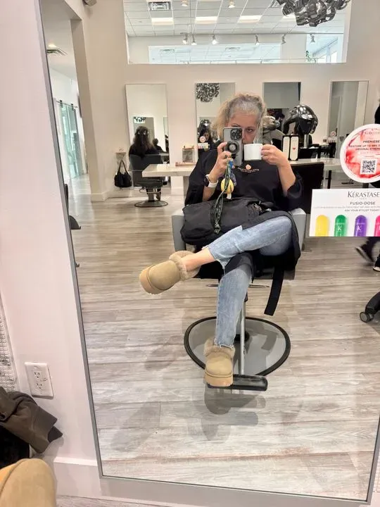 https://cdn.salonspotlight.com/photos/f5SnsuqwU7hqvZdRbllw/8b2bc91e-f3b8-46a4-b7c9-9172fd56c331_720x720