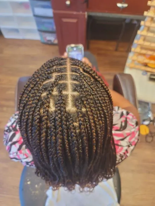 https://cdn.salonspotlight.com/photos/f5mJ8bkKaEx1rMfmN734/fd82113e-62be-441f-a52f-a3cff15d325a_720x720