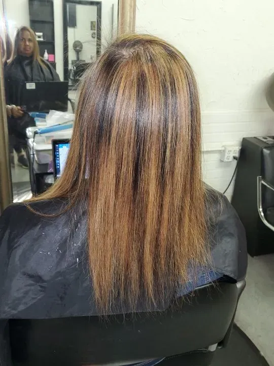 https://cdn.salonspotlight.com/photos/f7aXTCPcrLaU4FkfzmPj/85344d19-6d3c-4314-b66e-273475386e79_720x720