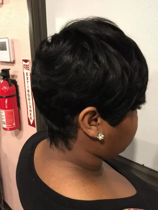 https://cdn.salonspotlight.com/photos/f7aXTCPcrLaU4FkfzmPj/a2cf19de-0367-4f30-b4bf-9a15c62d8bb4_720x720