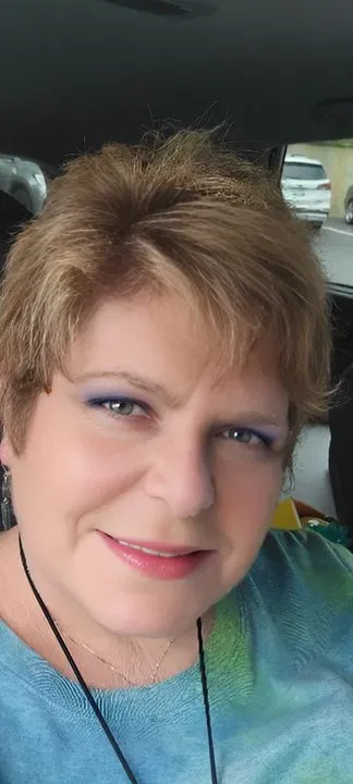 https://cdn.salonspotlight.com/photos/f9F9yoGoWbkeIFENsPot/2ab51ddb-981e-453a-8438-e21f34847acf_720x720