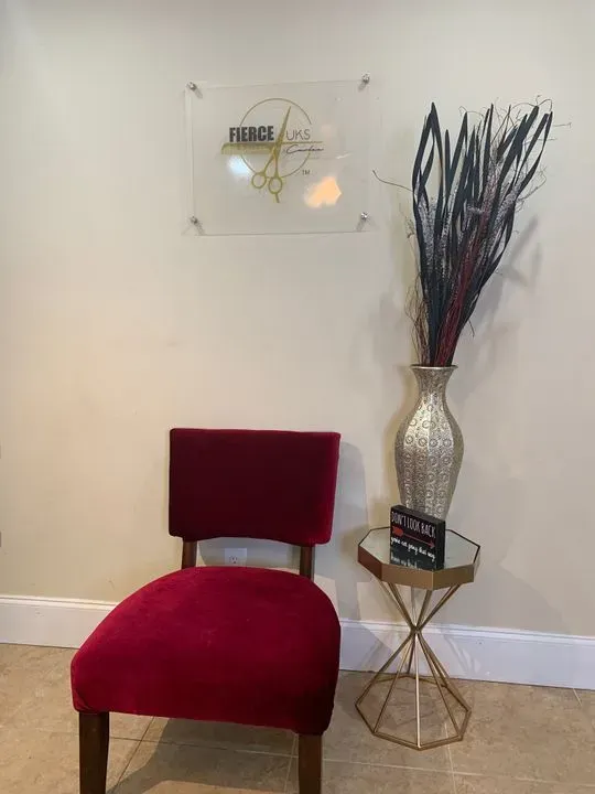 https://cdn.salonspotlight.com/photos/fCLwgsKy23jAFgOXR9eD/ddf5c875-f571-4702-84f1-d7d29820b60d_720x720