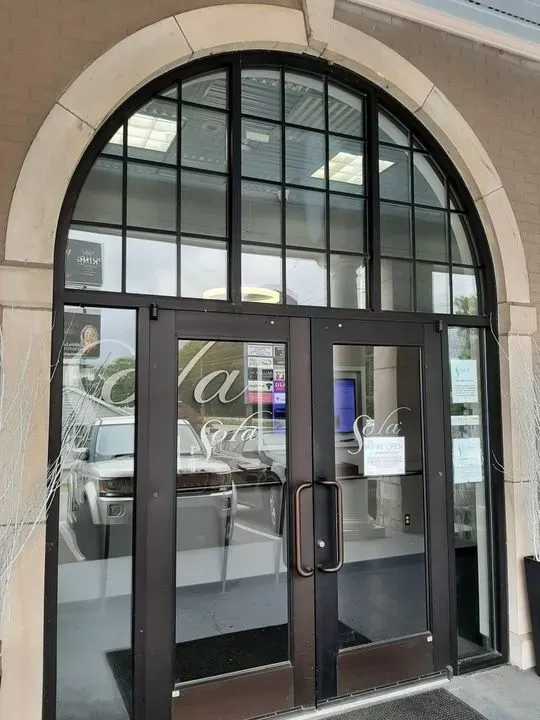 https://cdn.salonspotlight.com/photos/fCrCeMRYBjUVdtydZwUu/725fe96d-1204-4823-b19b-ff2ec2e44558_720x720