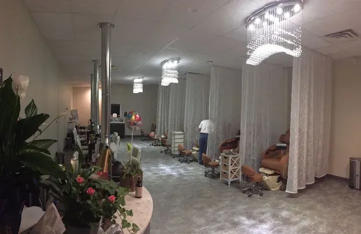 https://cdn.salonspotlight.com/photos/fDnUN9nKhYgB52EEqhyz/f1e890dd-dd05-4722-84d1-723cbe88e372_720x720