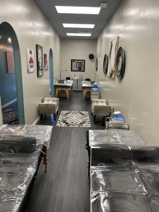 https://cdn.salonspotlight.com/photos/fENaRNw0xBmDvDD68rtF/4ce0ee62-bb71-48a3-bde5-3b4cb5368959_720x720