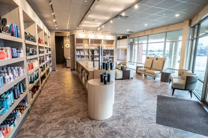 https://cdn.salonspotlight.com/photos/fESWEp4FehwRxeF3N4L1/1e17154b-6ef4-4d56-8c7b-11ed883904d3_720x720