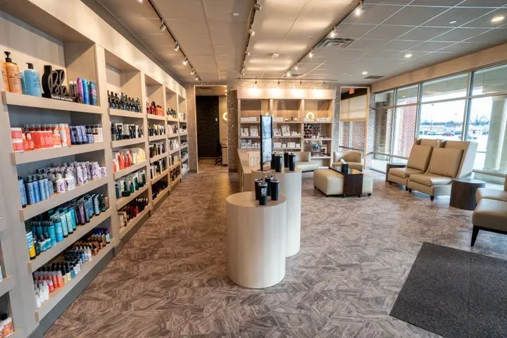 https://cdn.salonspotlight.com/photos/fESWEp4FehwRxeF3N4L1/cb572e6d-13d7-40c7-8b55-f3cc4578593e_720x720
