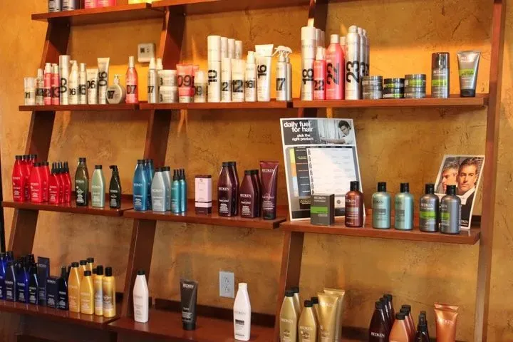https://cdn.salonspotlight.com/photos/fGAskIIxnXvyKSUrnkE8/4f5c9c4c-d0fc-4fec-9511-4a0d7218b7ec_720x720