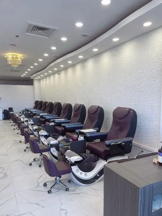 https://cdn.salonspotlight.com/photos/fGCchc7Ez7QIcaKI83dO/9c38e552-40b5-44b9-b66f-8f375bd47e97_720x720