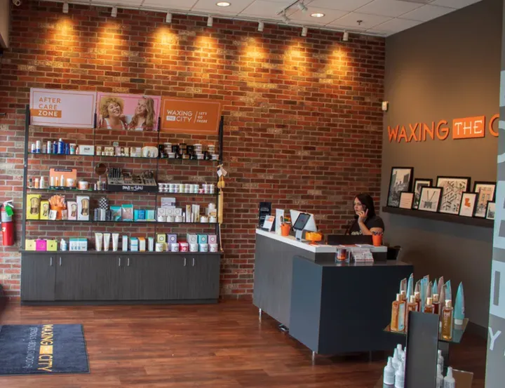 https://cdn.salonspotlight.com/photos/fGSgUD9GxZIxa36zNU07/438a2bf6-ec71-4f3b-a3b6-dfac954389c4_720x720