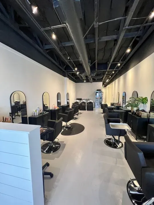 https://cdn.salonspotlight.com/photos/fGZdBeaCrG0CUCgN9Vz4/ce3403a0-d7c5-46c5-a270-9eb228423258_720x720