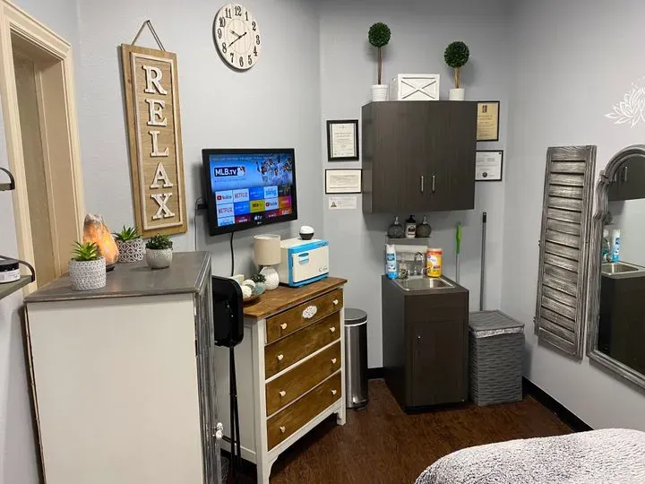 https://cdn.salonspotlight.com/photos/fHAyKHTkqCpoXqFvIFp3/eb530637-7440-421f-9593-478fce65bbe7_720x720