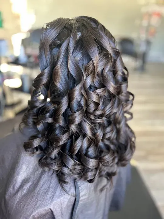https://cdn.salonspotlight.com/photos/fJZQq9V4rh0hKsSjGPLE/106e7686-537e-49e3-96d6-3781c412dc89_720x720