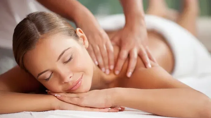 https://cdn.salonspotlight.com/photos/fJfAnUpOPmvY2En9cP7R/cce2269d-c2d8-4cd8-9291-716423b7f081_720x720