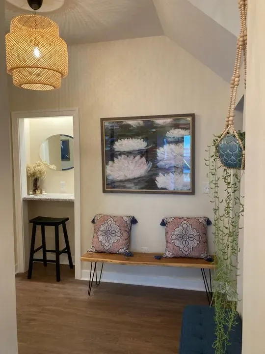 https://cdn.salonspotlight.com/photos/fJrjtyMUg0xOQBENU1bR/33b8191d-85fe-4a1e-ad6d-d6e6a273e823_720x720