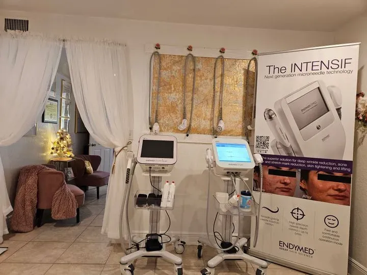 https://cdn.salonspotlight.com/photos/fKUBL9fDE64vFDGZEzkB/9e461a0f-f909-4872-a043-248839fd2470_720x720