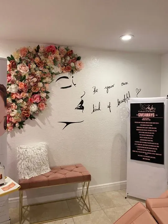 https://cdn.salonspotlight.com/photos/fKUBL9fDE64vFDGZEzkB/ad5b874d-8247-4d8f-8a79-7df9a2354397_720x720