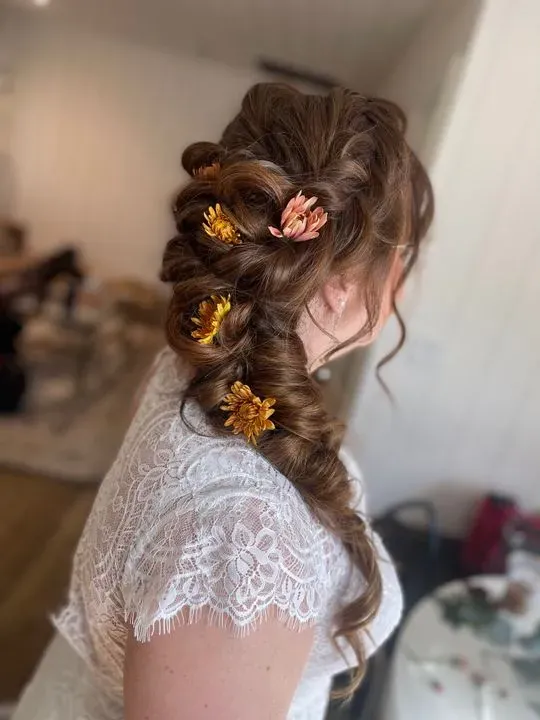 https://cdn.salonspotlight.com/photos/fLJ9f8mWT7JHejrmbTF6/692d6c6f-4acc-452c-a29c-559b7babaafd_720x720