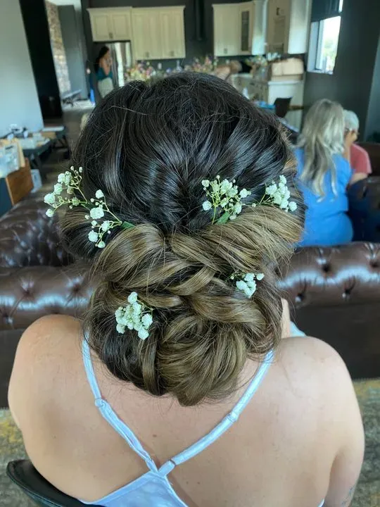 https://cdn.salonspotlight.com/photos/fLJ9f8mWT7JHejrmbTF6/d97d03a0-f06d-47b7-a15e-102ab041f353_720x720