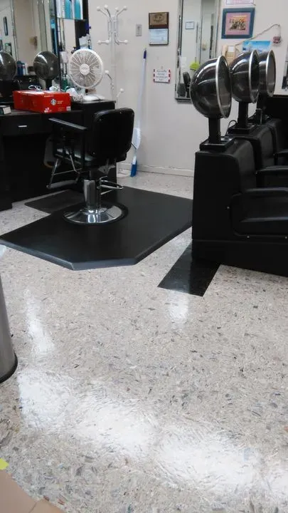 https://cdn.salonspotlight.com/photos/fMLachaDKsze3aXWfmPY/1c7bbb4e-b7eb-4a8e-bb5e-f7760bf221f6_720x720