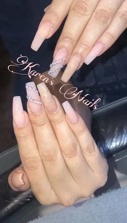 https://cdn.salonspotlight.com/photos/fOK8oMMF0IPdD56opTZS/a8c62d5c-d97a-41cb-b89c-415ba3e206d6_720x720