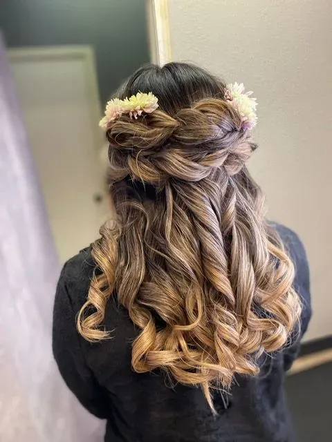 https://cdn.salonspotlight.com/photos/fOK8oMMF0IPdD56opTZS/f3f1adb4-79fc-4c09-bb9c-36136d0927c2_720x720