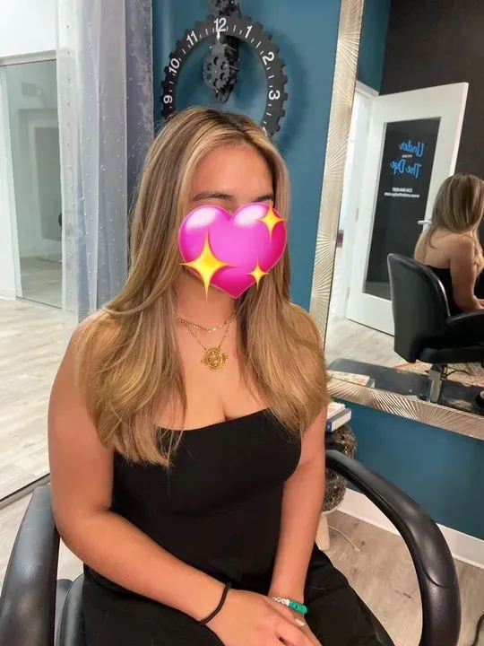 https://cdn.salonspotlight.com/photos/fOUVkfZGtrZ9tQ8DlorA/76b9e43c-7b5a-433c-b86c-0630ed6d2a64_720x720