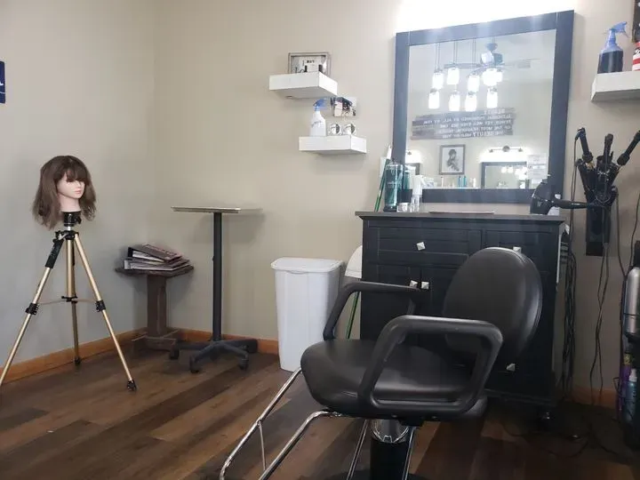 https://cdn.salonspotlight.com/photos/fObYdP4b6o3H2eRv2Osv/22dabbf9-58af-485e-900d-e0b00ad951d5_720x720