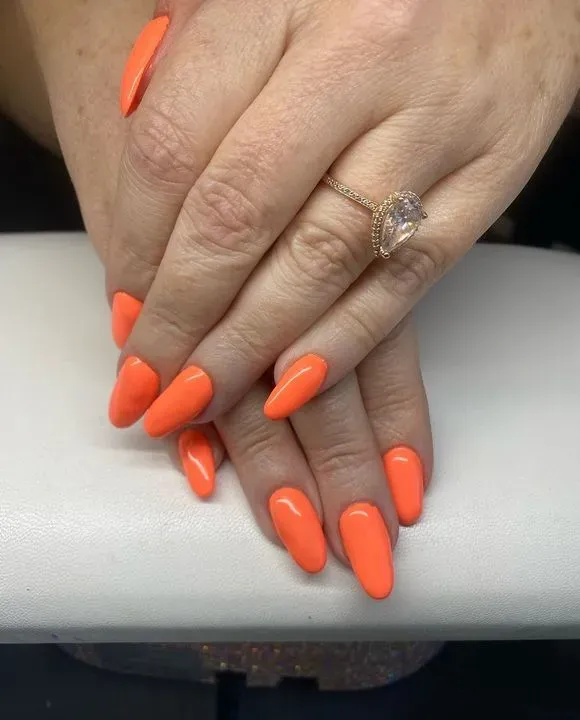 https://cdn.salonspotlight.com/photos/fObYdP4b6o3H2eRv2Osv/5fa3637c-a64e-429b-96cc-0b1ea56489c4_720x720