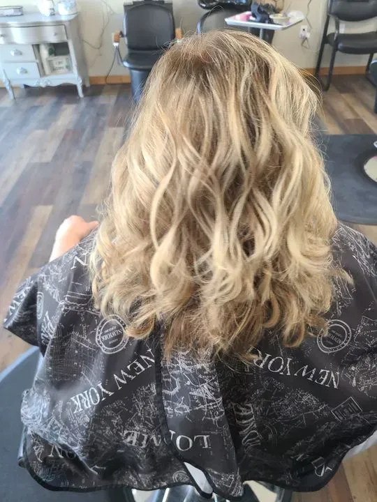 https://cdn.salonspotlight.com/photos/fObYdP4b6o3H2eRv2Osv/ea1bc342-f97c-4c23-abaf-ab7fa681656b_720x720