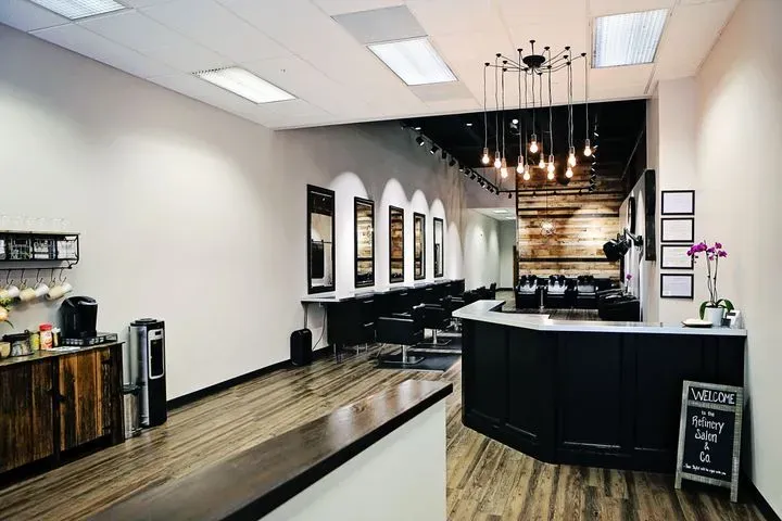 https://cdn.salonspotlight.com/photos/fQ1xEe2BBSRnG9vGuwWj/3368b2f7-efd2-45e0-8c62-e5b482a957e6_720x720