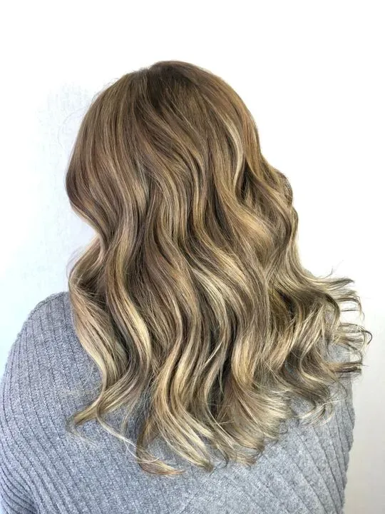 https://cdn.salonspotlight.com/photos/fQ1xEe2BBSRnG9vGuwWj/7beda8af-253e-41b5-bb63-484ee7d2af63_720x720