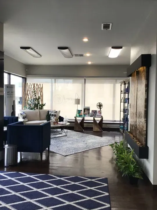 https://cdn.salonspotlight.com/photos/fUxzgfkyrRCokXKW0KvB/10859bea-4da0-483d-9d0c-510668430e7f_720x720