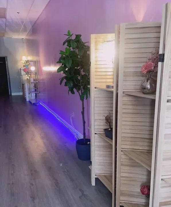 https://cdn.salonspotlight.com/photos/fVMZPsGmll57NL0daFny/ce239118-9526-46dd-8b43-b39c2f4db96c_720x720