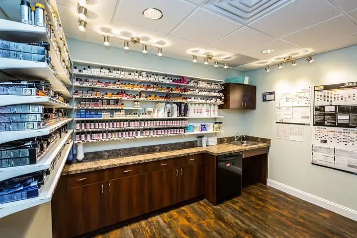 https://cdn.salonspotlight.com/photos/fWVY2aaZO4Qn12rvK6jE/5463d7b0-3aaa-4b3f-8c43-1ab91ed31862_720x720