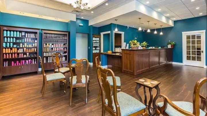 https://cdn.salonspotlight.com/photos/fWVY2aaZO4Qn12rvK6jE/e026bd0f-b30c-4387-bd17-da5a5cbbb03c_720x720