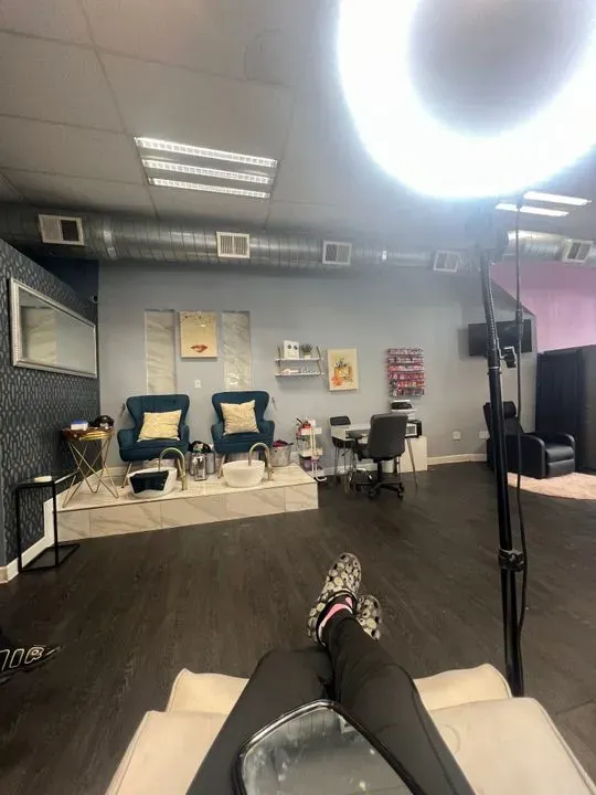 https://cdn.salonspotlight.com/photos/fYIctHW0Olfmq30XzIx5/dd709ab0-d098-4cdd-9e71-1e85aca8c951_720x720