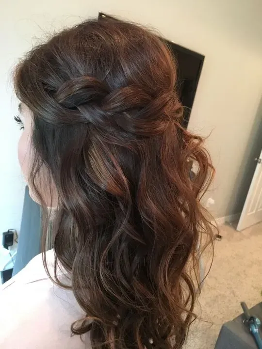https://cdn.salonspotlight.com/photos/fZaRohp9Ej1e8xwS4pBv/b60cbcb3-12a9-464d-a0e5-70e2ee419f3c_720x720