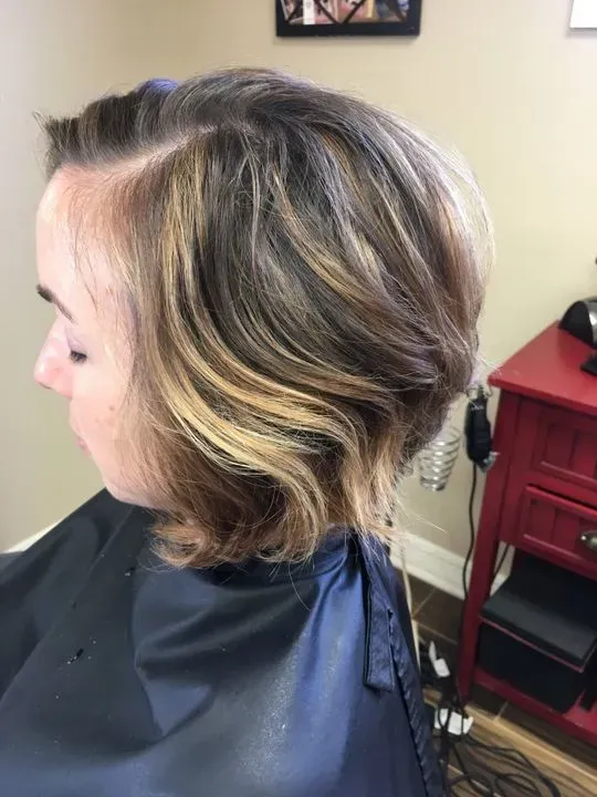 https://cdn.salonspotlight.com/photos/fZaRohp9Ej1e8xwS4pBv/b9f3c4eb-f3ce-416a-9946-46baa73100f8_720x720