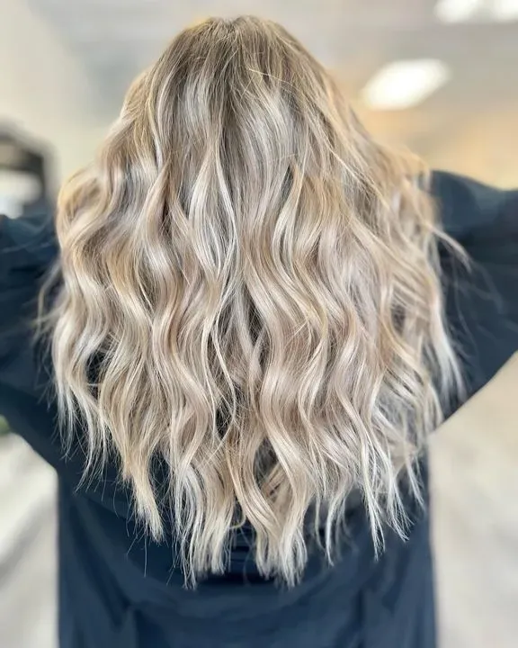 https://cdn.salonspotlight.com/photos/fahzwn35JKB6Mxtl3nKL/6557a39b-886c-4ced-a77e-4e2a06f7485f_720x720