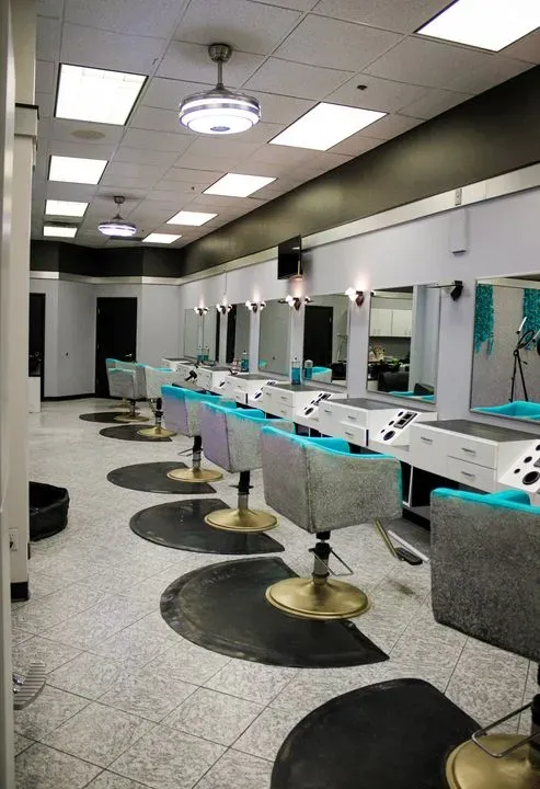 https://cdn.salonspotlight.com/photos/fayK6pequhrWt0Ib5LxX/2f4254c1-66e9-448f-9a0b-1092fdb64ada_720x720
