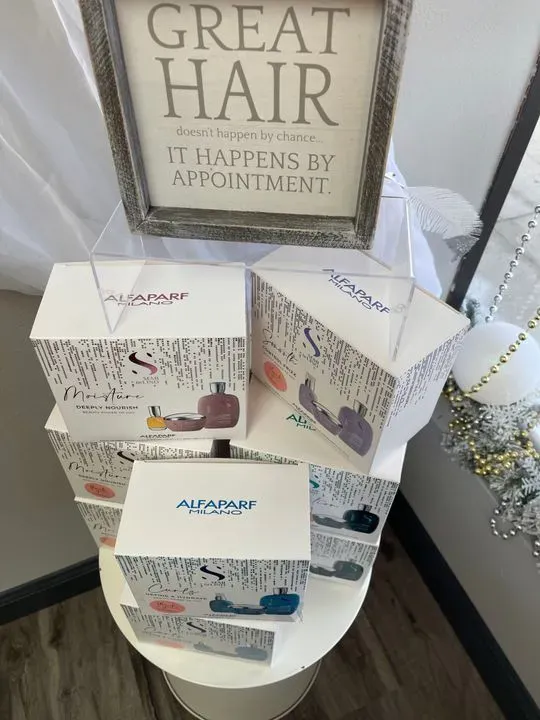 https://cdn.salonspotlight.com/photos/fbZxaRXtPad6ZRnXzQ2M/c63754d5-256a-451d-a808-dd0bb7b64836_720x720