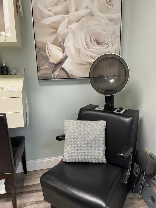 https://cdn.salonspotlight.com/photos/fbZxaRXtPad6ZRnXzQ2M/f8552865-fe44-4fed-8ff5-31bc9cedd2d3_720x720