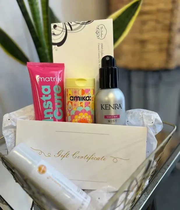 https://cdn.salonspotlight.com/photos/fbshL3eOfRqQ6Vu9thif/53a61410-2d99-45a2-abac-745935f624fa_720x720