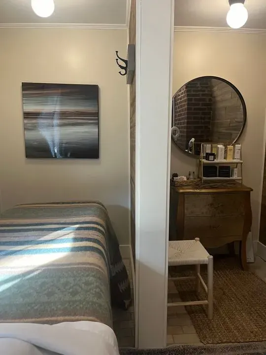 https://cdn.salonspotlight.com/photos/fcoZfMqGsXjW86Pf6UCz/e7e64be4-b649-4bcc-a36a-736ac950ffa3_720x720