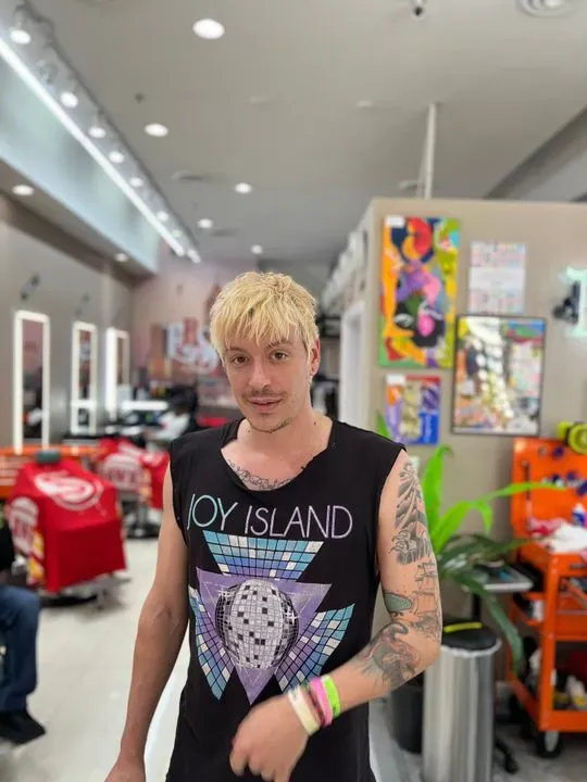 https://cdn.salonspotlight.com/photos/ffkczWS3VP9QrVC87qKr/5790129c-4d6d-4273-a529-9d6f4b8bd95f_720x720