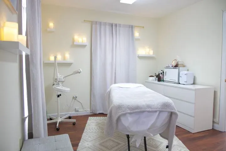 https://cdn.salonspotlight.com/photos/fgELbj1QTsjj1SSWS2cW/ba4caacf-86ad-4c2c-9676-6fa3d77b21b4_720x720