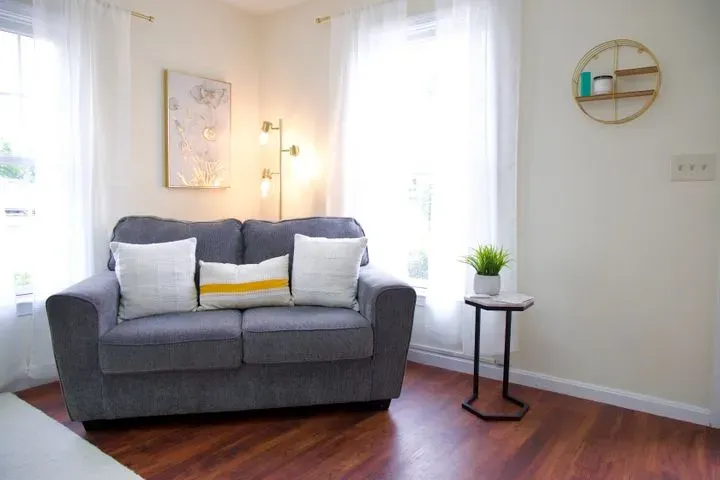 https://cdn.salonspotlight.com/photos/fgELbj1QTsjj1SSWS2cW/d542967b-ece5-4ed5-ac8d-0da276ec9585_720x720