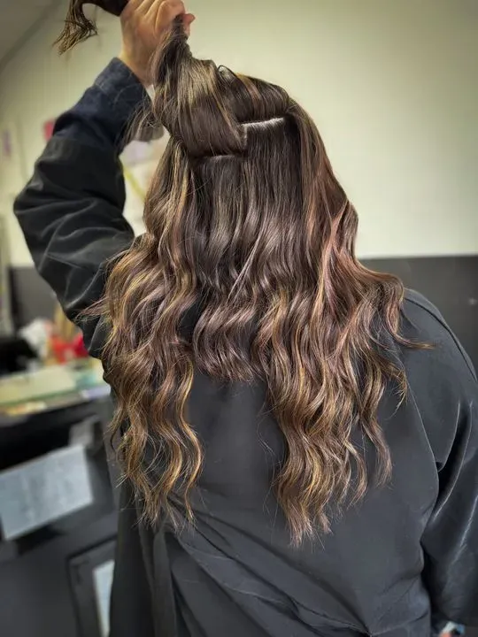 https://cdn.salonspotlight.com/photos/fgkf4JAA0aiI6BxU0EY0/6576b121-e532-4d02-a744-a52af57d2a3f_720x720